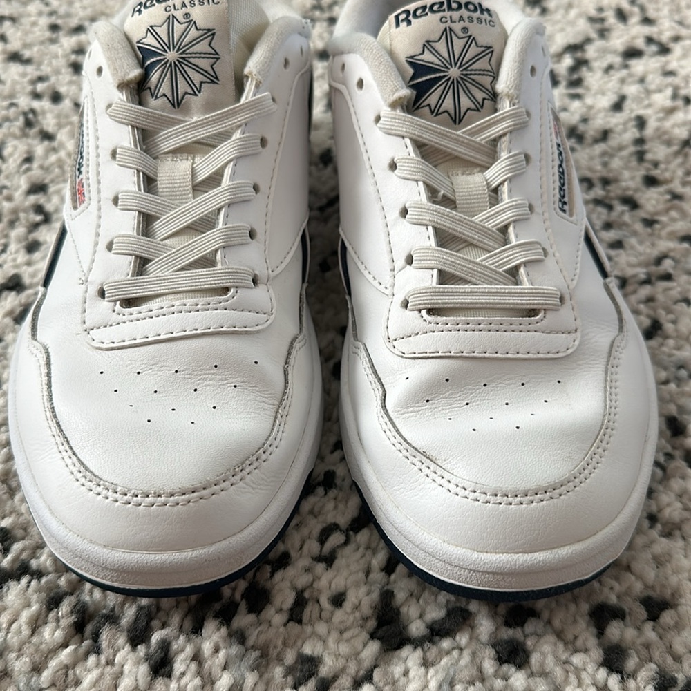 Navy & White Reeboks - Picture 4 of 10
